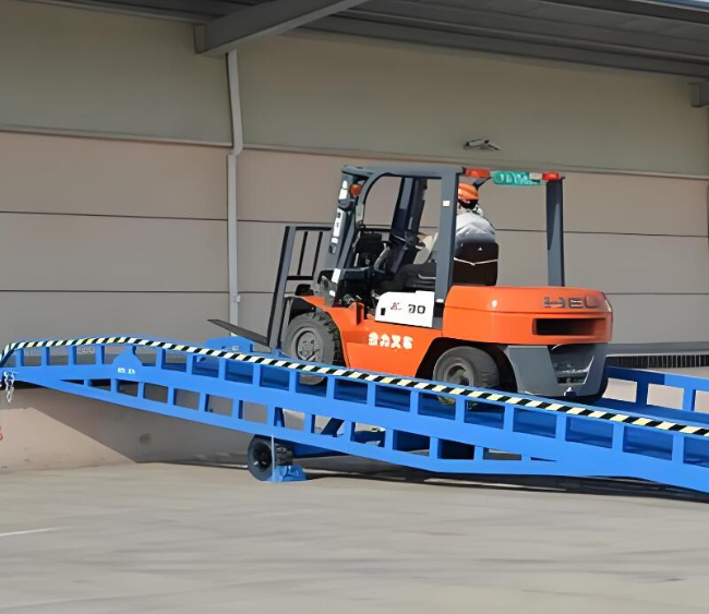 大丰移动式卸货平台（叉车用）